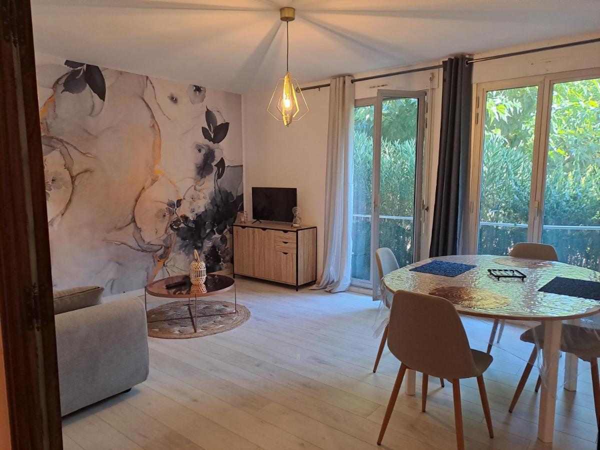 T2 A 2Min Du Centre +Parking Apartment L'Isle-sur-la-Sorgue Luaran gambar